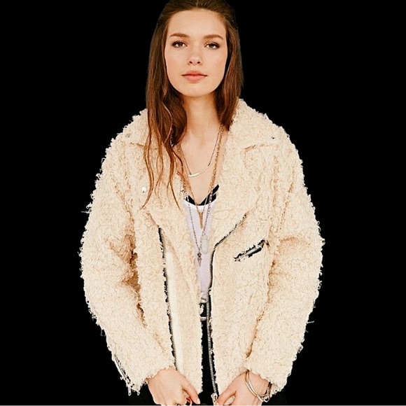 { SALE!} UNIF X URBAN OUTFITTERS SHERPA COAT - Picture 2 of 8
